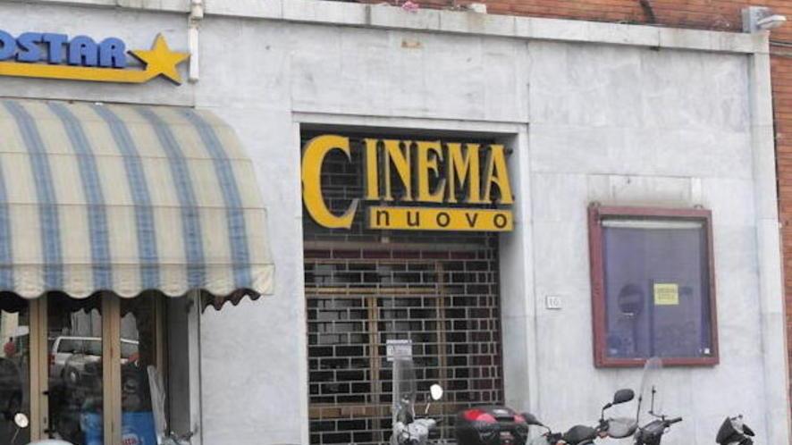 Spettacoli teatrali rinviati polemica al cinema Nuovo