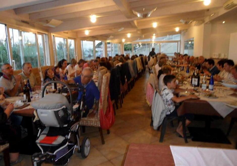 In cento a tavola per aiutare gli animali senza padrone