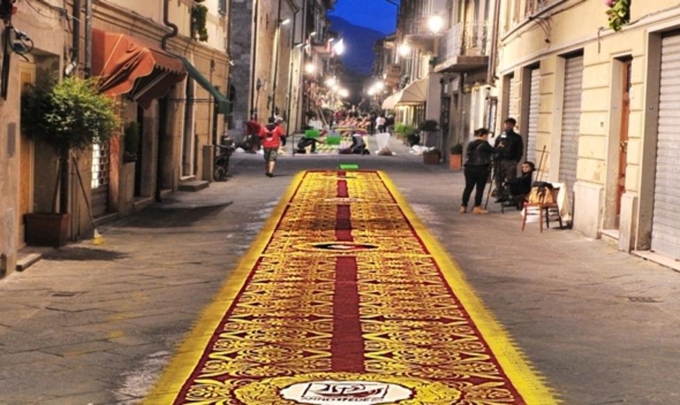 La magia dei tappetari si ispira a San Bernardino