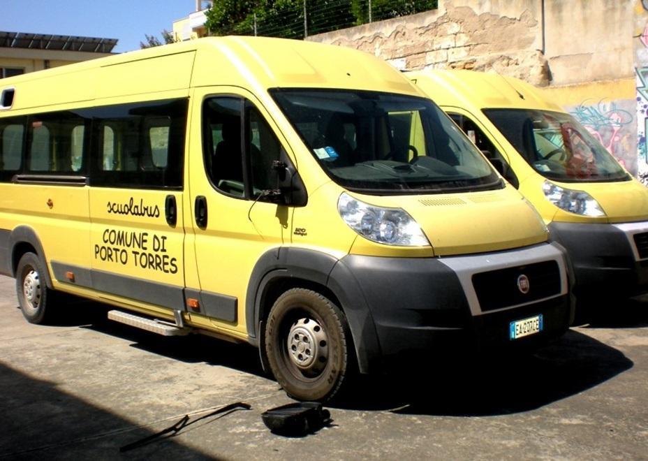 Raid vandalico, scuolabus fermi 