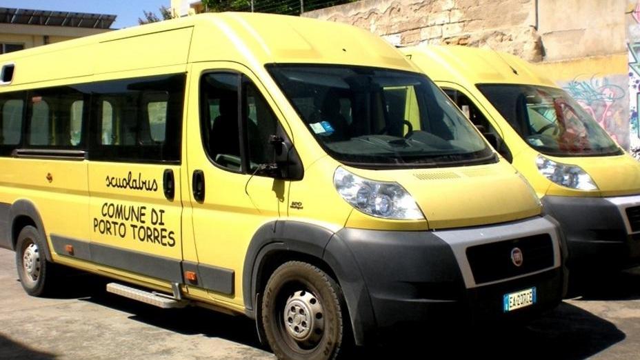 Raid vandalico, scuolabus fermi