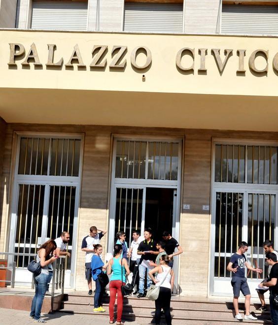 Sit in degli studenti: «Questa è la battaglia di tutto il territorio» 