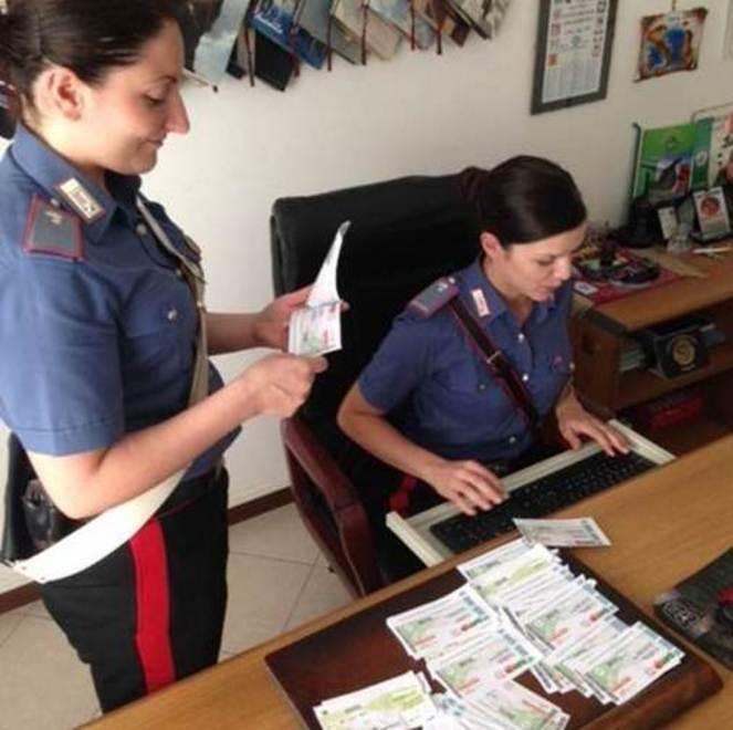 Fanno la spesa con 176 buoni pasto fasulli: denunciati due truffatori di Castelfranco