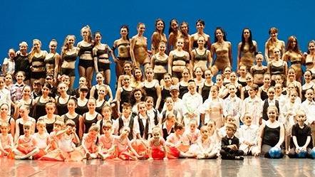 In 700 applaudono le allieve di danza della E-Motion