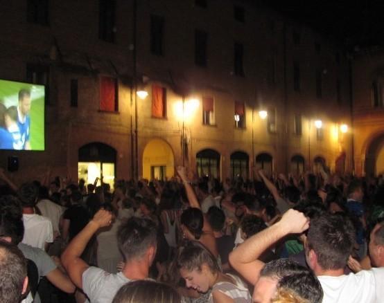 Il maxischermo per vedere le partire dei Mondiali