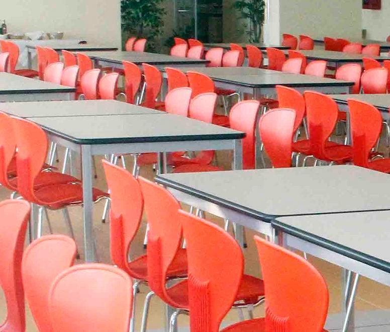 «Dipendenti ridotti alla fame 600 euro e 3 viaggi al giorno» 