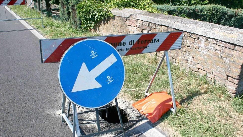 Pericolo di crollo del pontino Via Fabbri chiusa al traffico