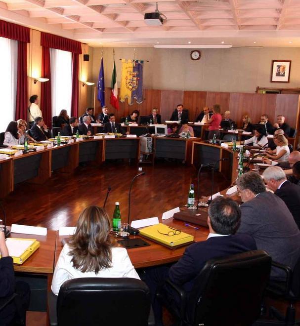 Soldi ai partiti politici FI ha risparmiato e dona ai terremotati 
