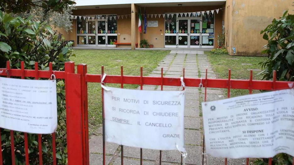 Alla fine vincono i topi, chiusa la scuola materna