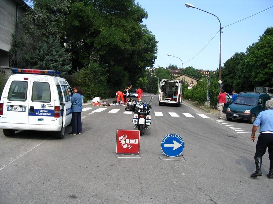 Madre e figlio feriti in uno schianto 
