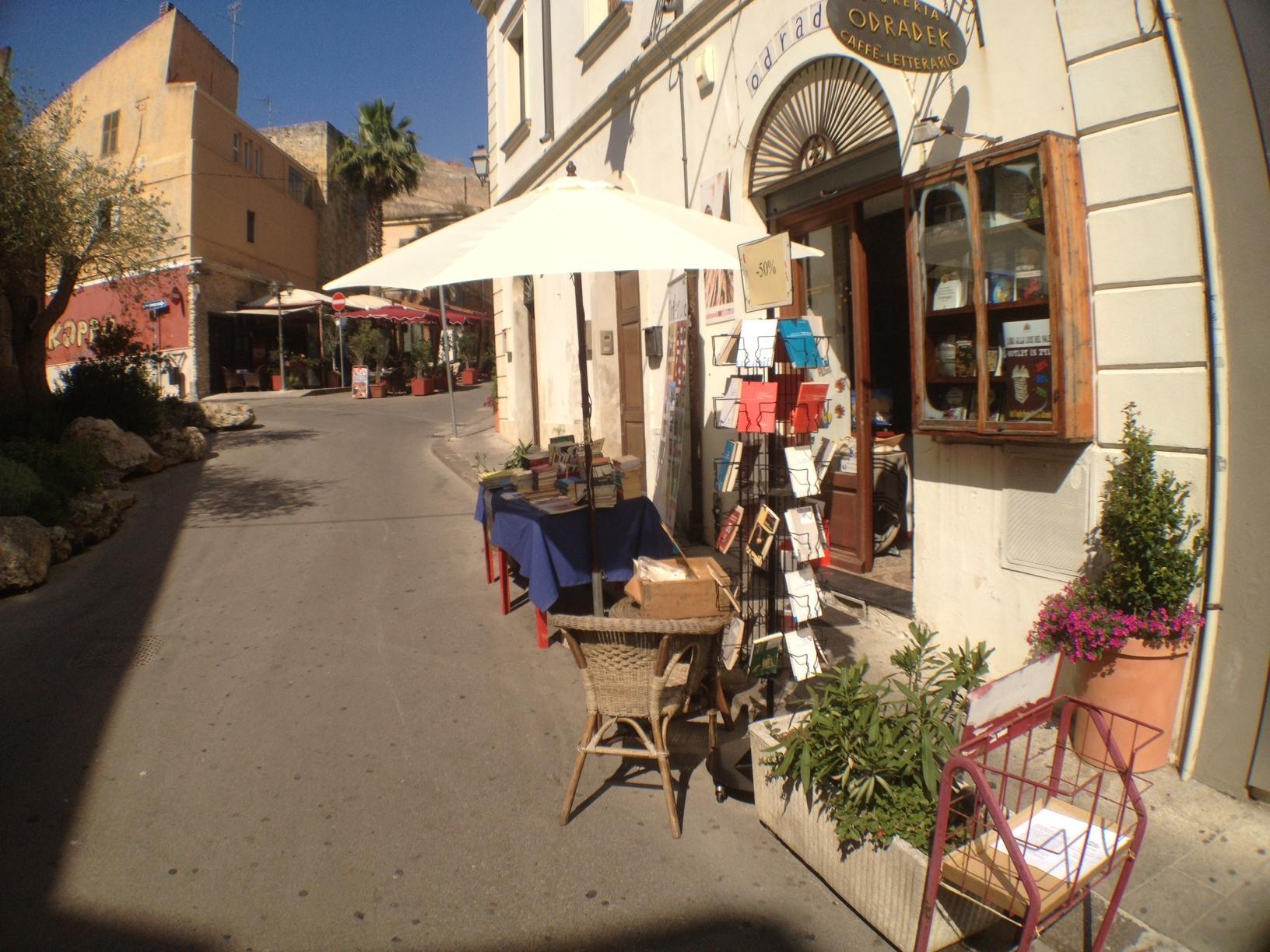 Sassari, Odradek chiude i battenti: amara fine di una libreria 