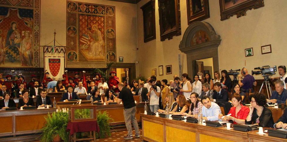 Il “parlamentino” di Prato inizia il lavoro, tra caldo e blackout 