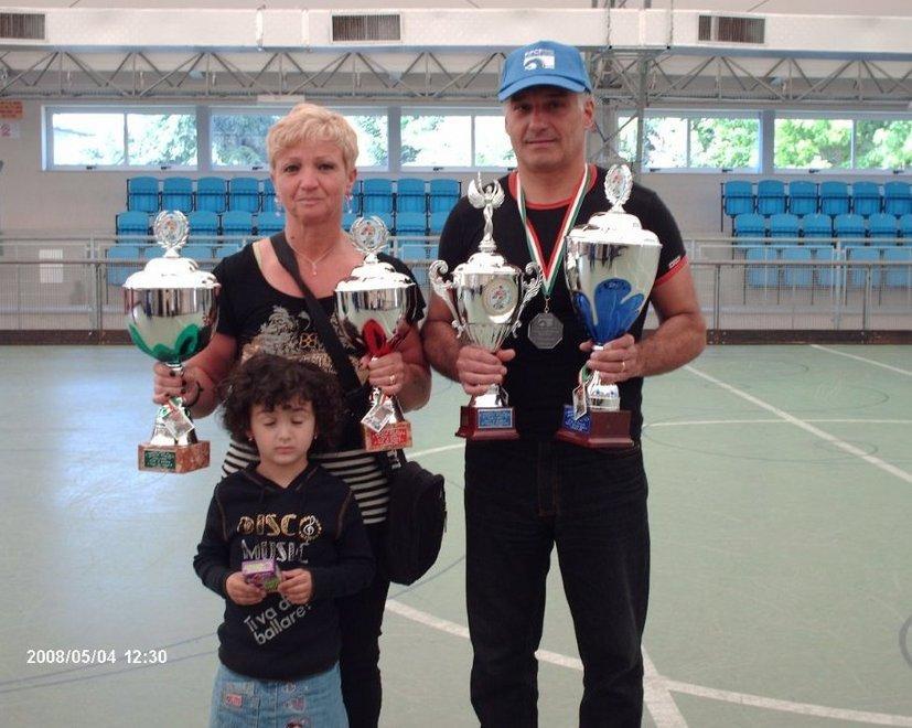 Pesi, la famiglia dei campionissimi 4 medaglie per moglie, marito e cognato 