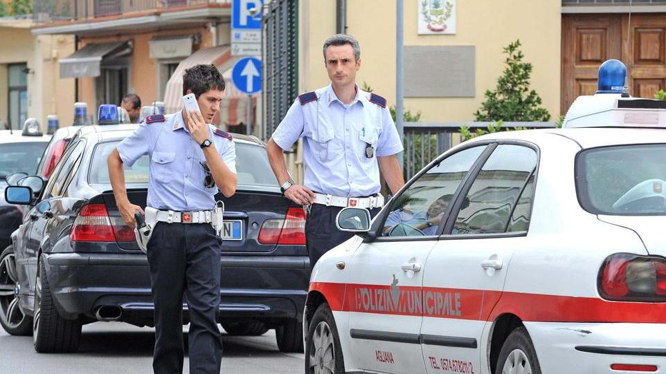 Ragazzino morso al volto e a una spalla dal cane di casa