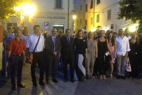 Il consiglio in piazza del Popolo 