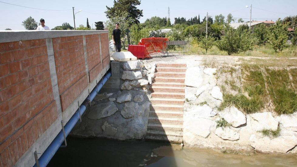 Donna precipitata nel canale, i familiari stamani al consorzio