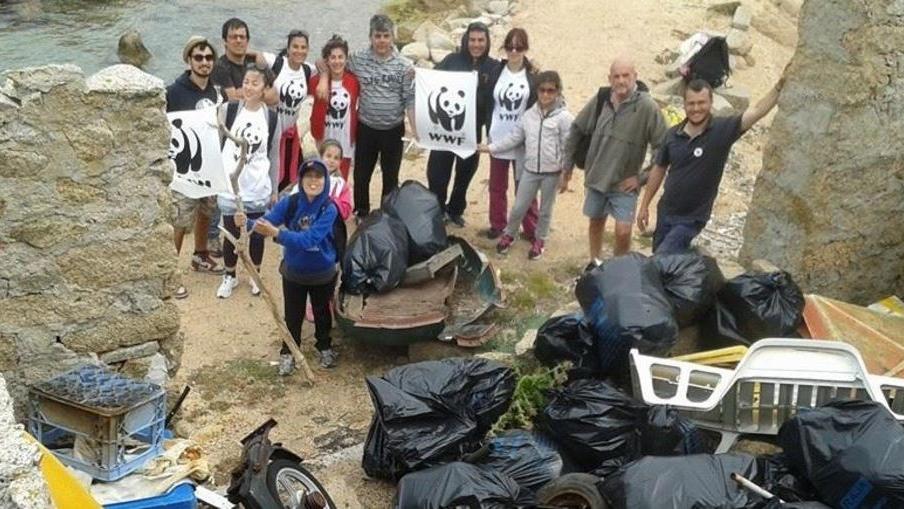 Il Wwf ripulisce l’isola di Santo Stefano