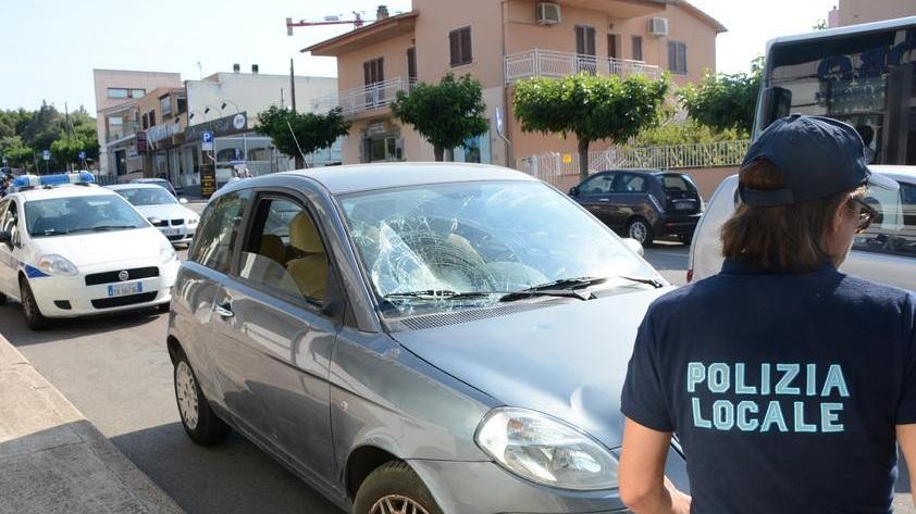 Viale Aldo Moro, investite due ragazze