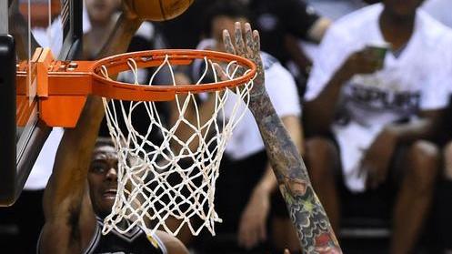 San Antonio annienta Miami con un primo tempo perfetto