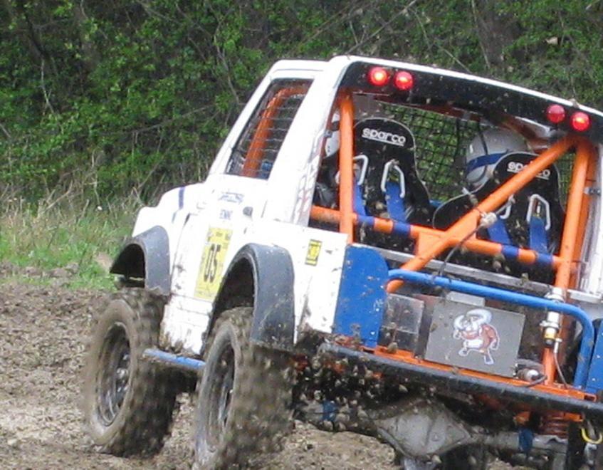 I fuoristrada in gara a Novellara per il Campionato in notturna