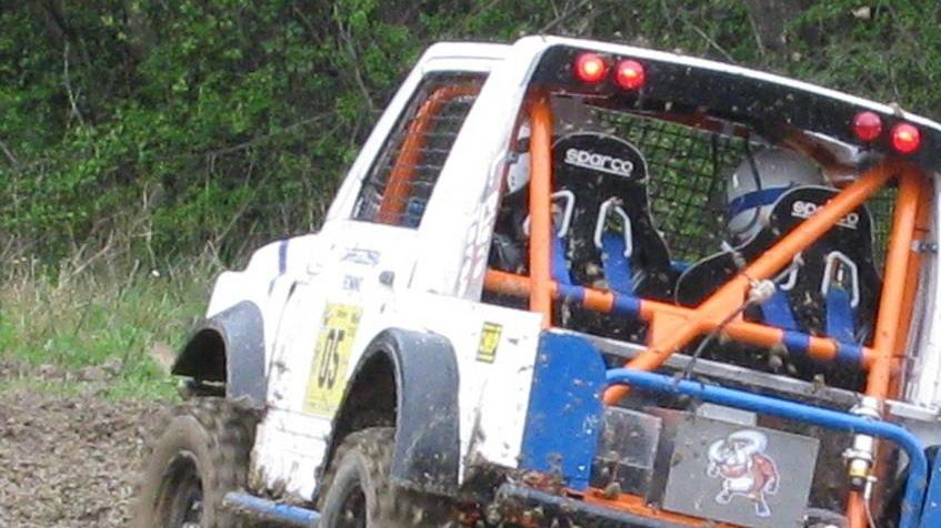 I fuoristrada in gara a Novellara per il Campionato in notturna