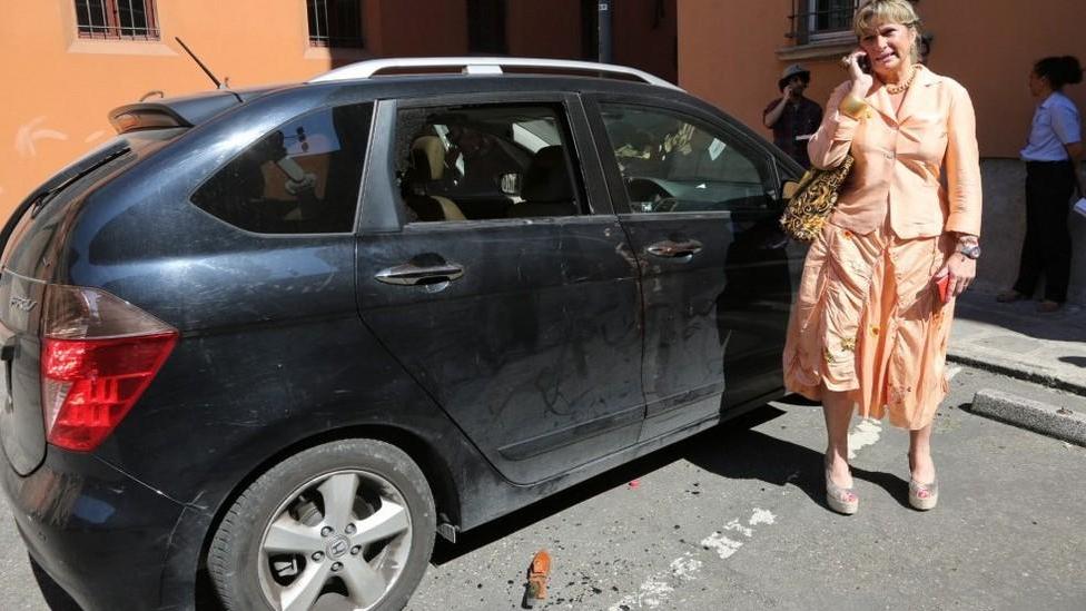 Ruba a consigliera provinciale ma viene inseguito e arrestato