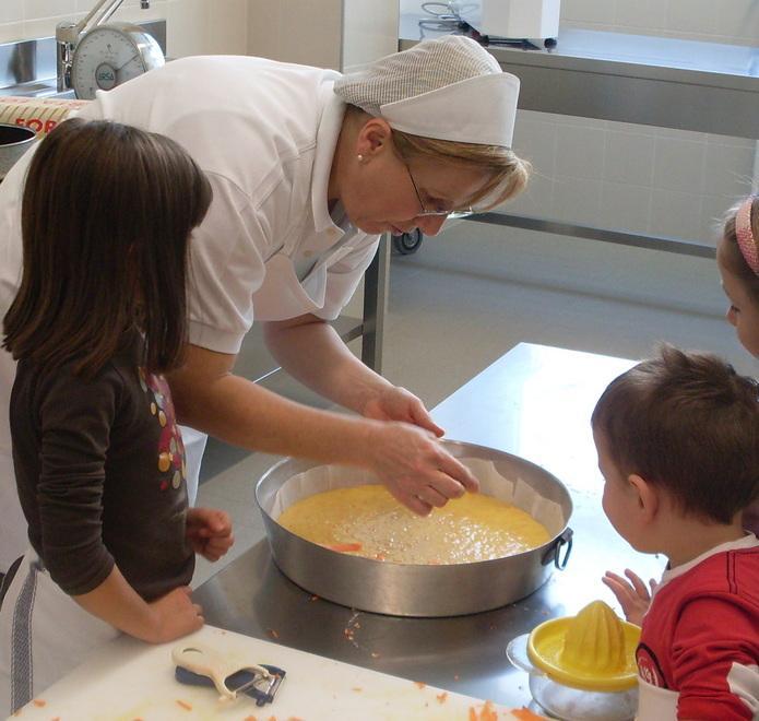 In pensione dopo 25 anni la cuoca Loretta Borghi