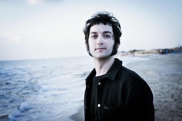 Torna Vasco Brondi con tra Ferrara e la luna, maxi concerto il 16 luglio. E scrive a La Nuova 