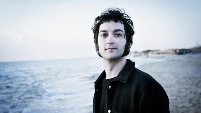 Torna Vasco Brondi con tra Ferrara e la luna, maxi concerto il 16 luglio. E scrive a La Nuova