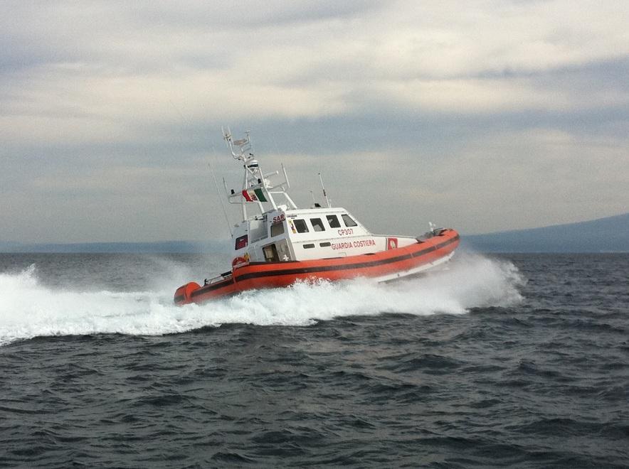 Barca inglese soccorsa dalla Guardia costiera a Cagliari 
