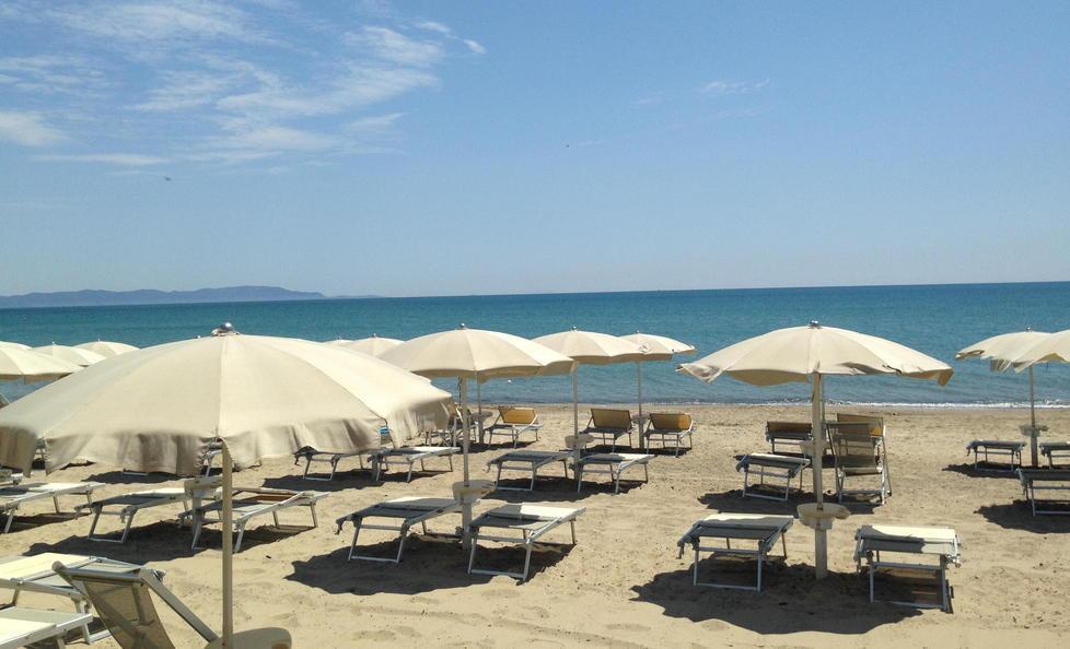 Spiagge, scoppia la polemica: «La convenzione rischia di farci fallire»