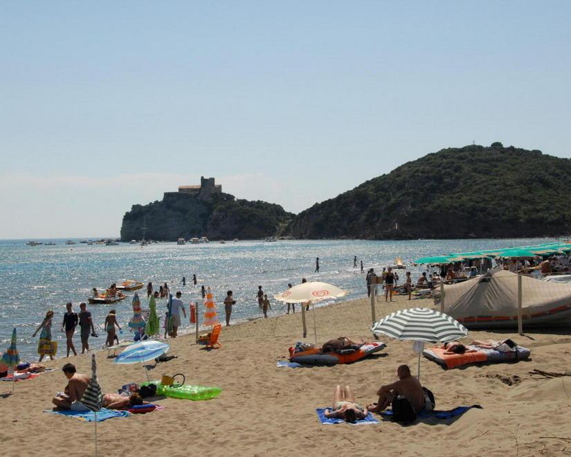 Guida Blu: «Castiglione della Pescaia, il mare più bello d’Italia» 
