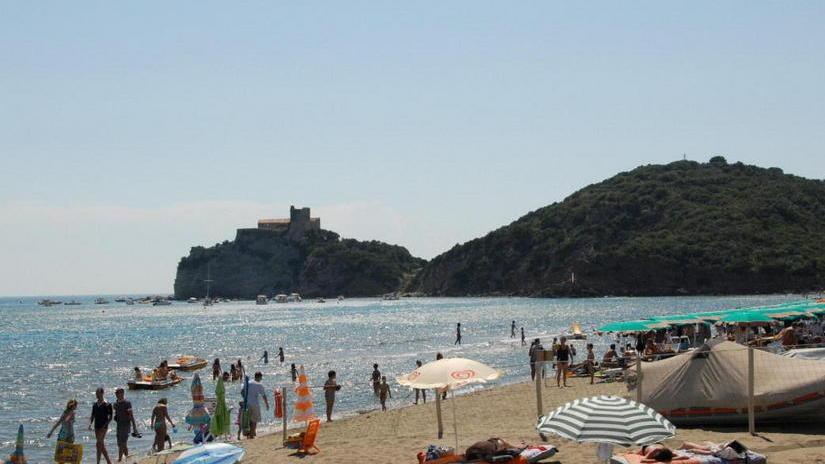 Guida Blu: «Castiglione della Pescaia, il mare più bello d’Italia»