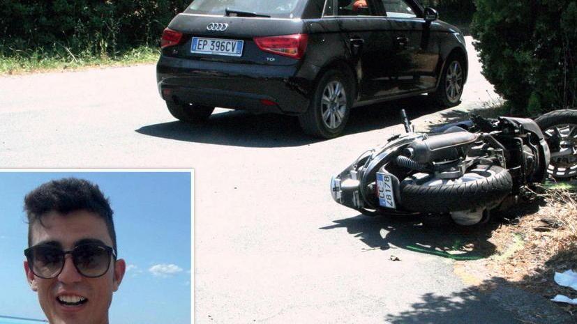 Giovane morto a Vada, folla commossa ai funerali