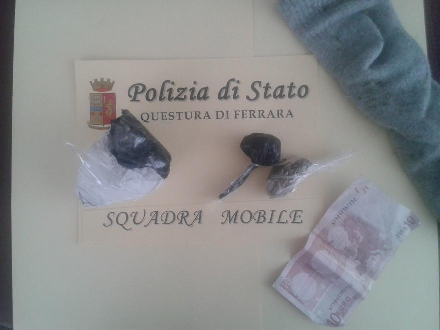 Spacciava sulle Mura di via IV Novembre, arrestato 