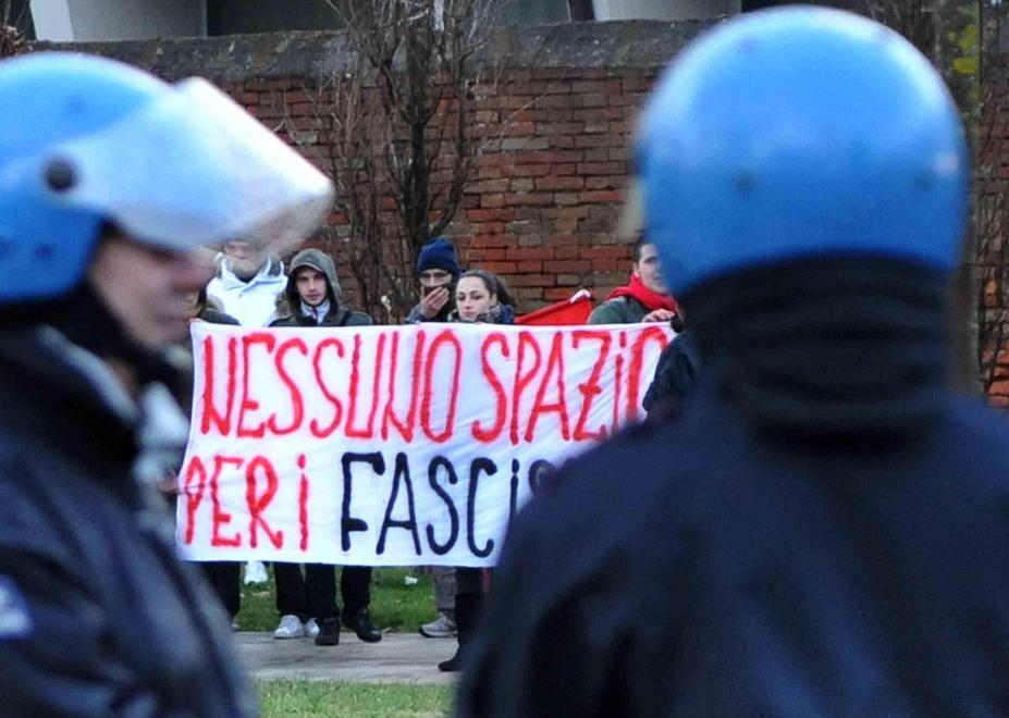Arriva l’estrema destra, paura di scontri 