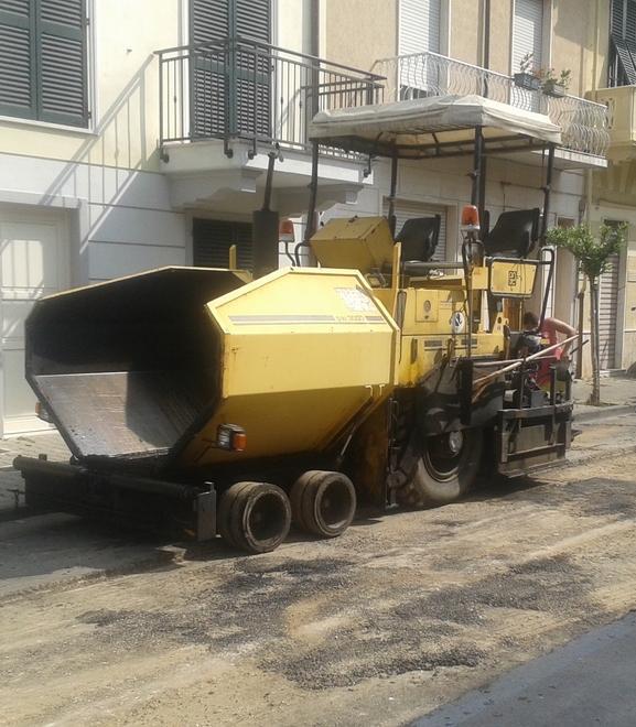 Via Savi finalmente riasfaltata Mover al lavoro in mezza città