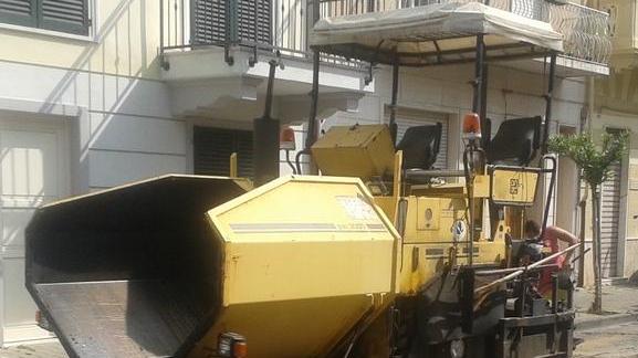 Via Savi finalmente riasfaltata Mover al lavoro in mezza città