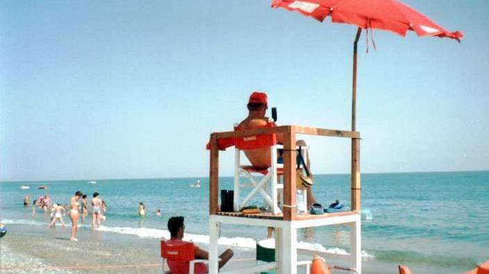 Bagnini e spiagge libere, domani si parte