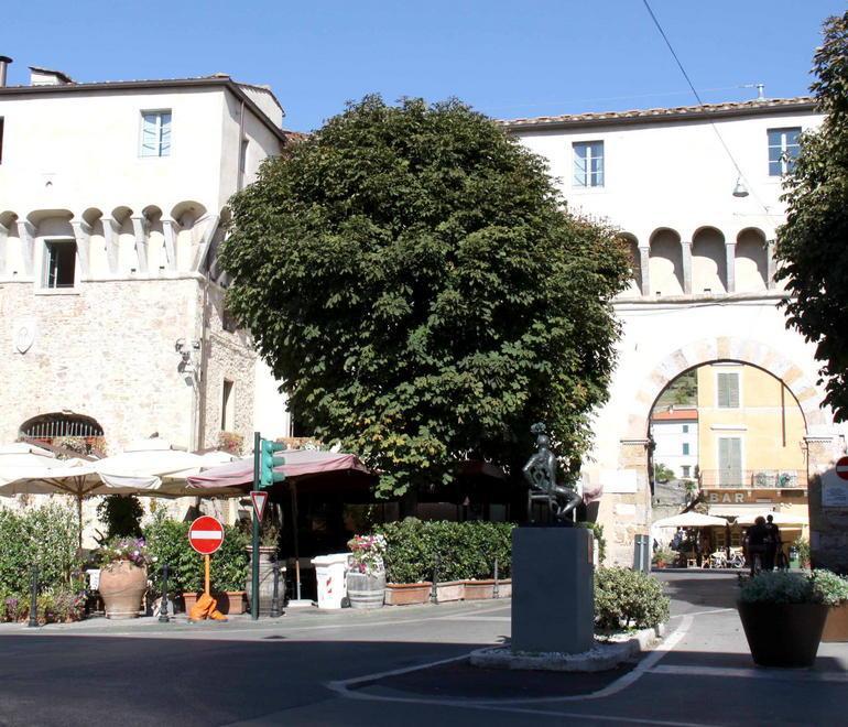 Nuovo look estivo per le piazze in centro