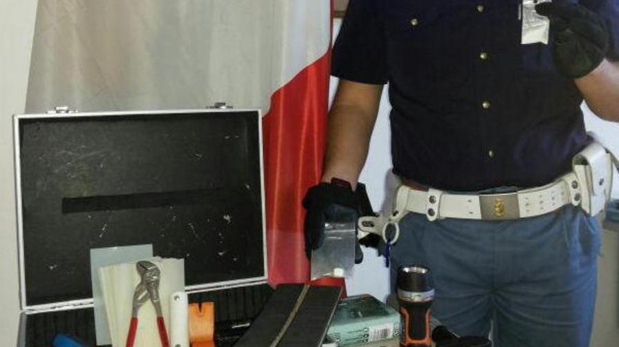 Ricercati da due anni la polizia li scova all’hotel Giappone