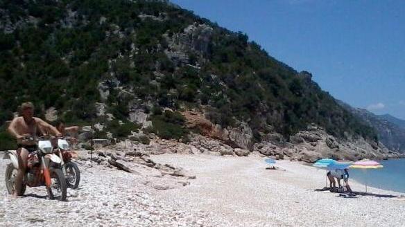 In moto a Cala Sisine: multati