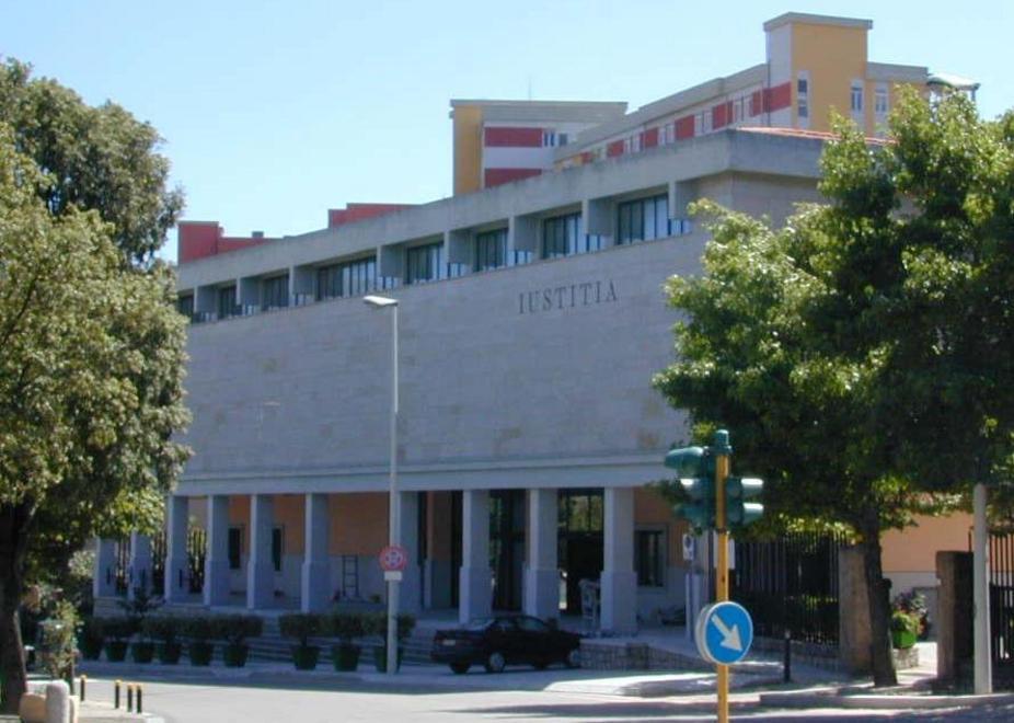 Tribunale, sospeso l’ufficiale giudiziario 