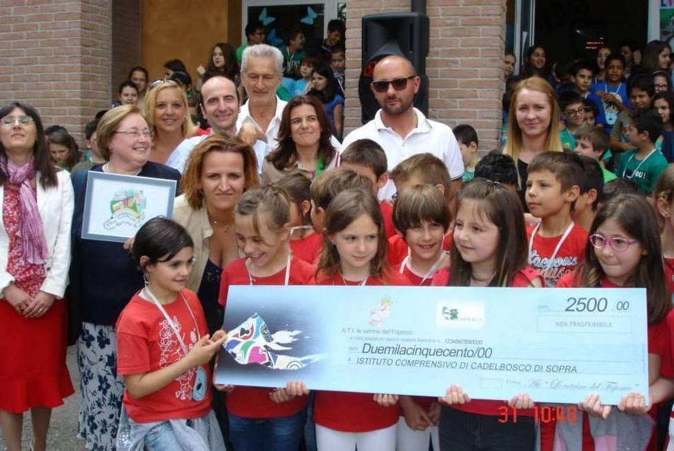 Un assegno per le scuole dalle “Vetrine del Fojonco” 