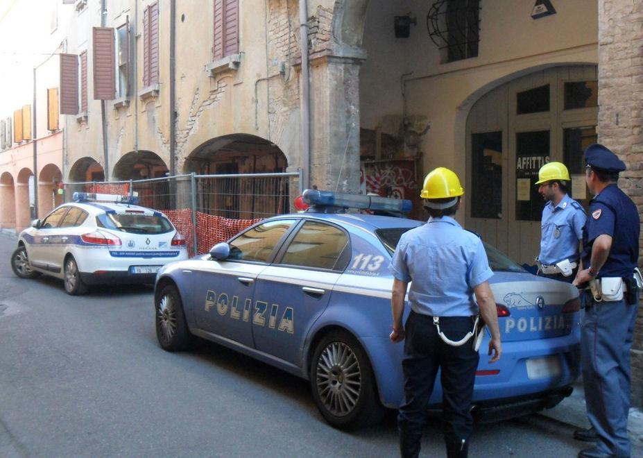 Clandestini e lavoro nero: blitz all’alba della polizia 