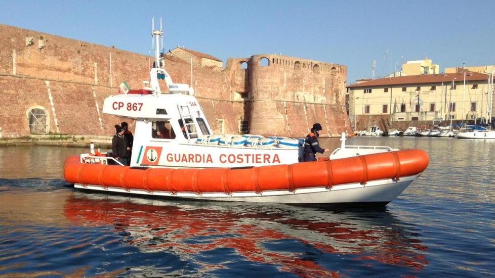 Yacht in avaria, salvate sei persone