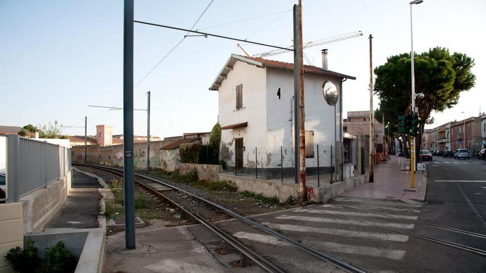 Investe una donna e scappa: caccia al pirata della strada