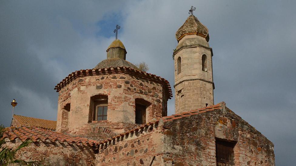Crolla un pezzo del campanile: è allarme monumenti