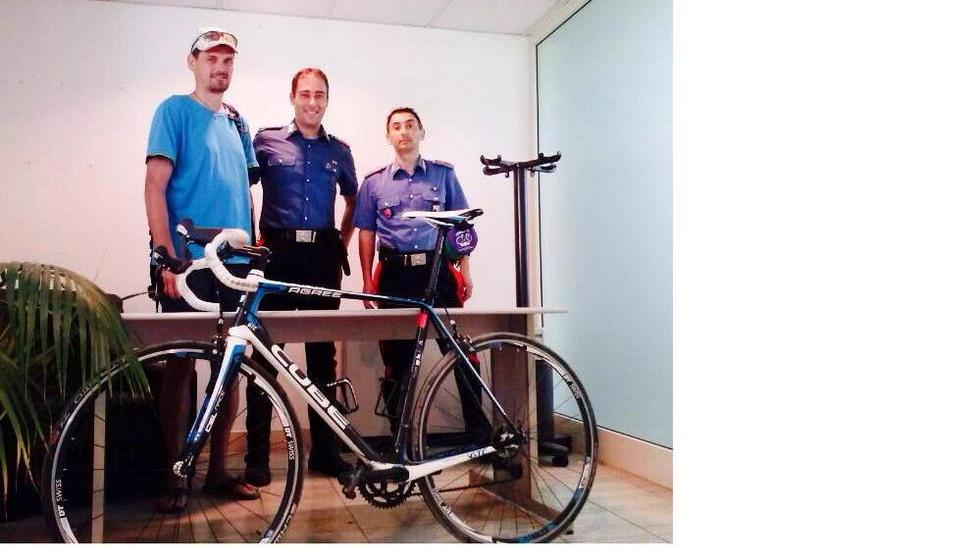 Ruba una bicicletta da corsa Arrestato dai carabinieri
