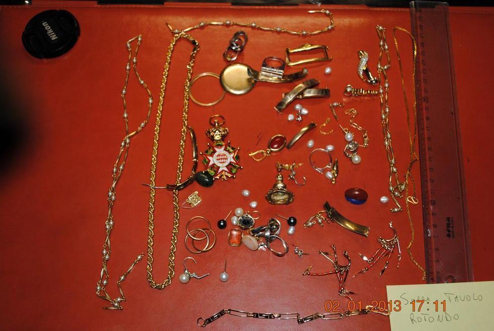 Compro oro, irregolari nove negozi su ventiquattro 